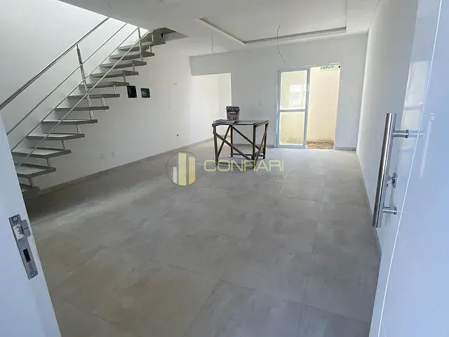 Casa com 133m² 3 quartos e 2 banheiros, à venda, no bairro Pereque em Porto Belo