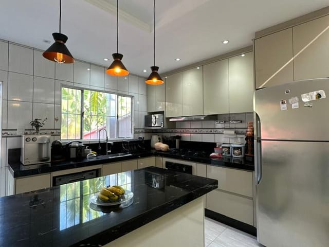 Casa com 500m² 3 quartos e 3 banheiros, à venda, no bairro Residencial Vale das Nogueiras em Americana