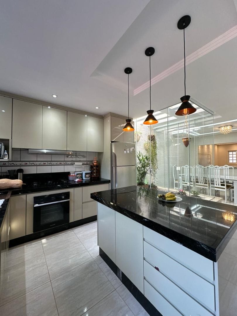 Casa, 3 quartos, 250 m² - Foto 1