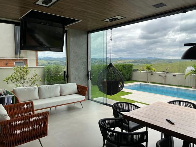 Casa com 525m² 4 quartos e 6 banheiros, à venda ou para alugar, no bairro Urbanova em São José dos Campos