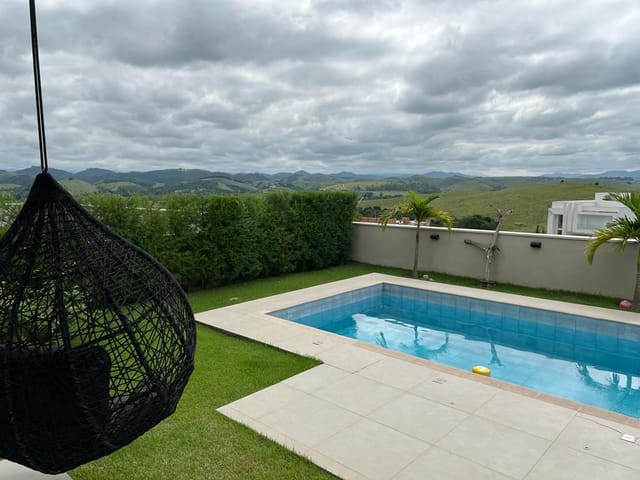 Casa com 525m² 4 quartos e 6 banheiros, à venda ou para alugar, no bairro Urbanova em São José dos Campos