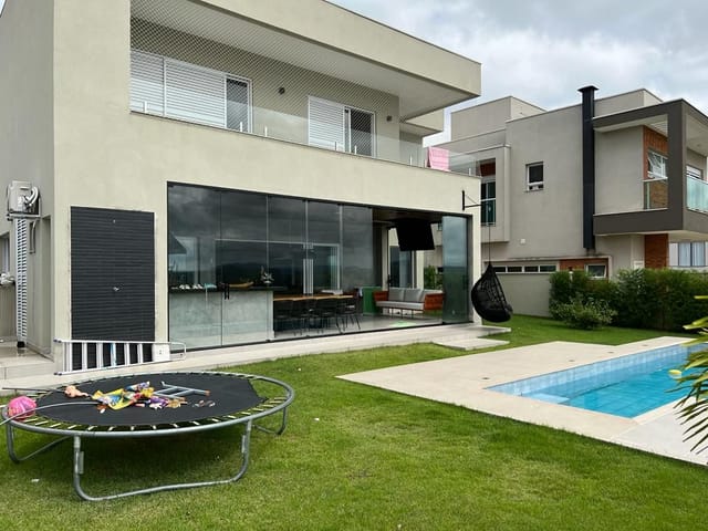 Casa com 525m² 4 quartos e 6 banheiros, à venda ou para alugar, no bairro Urbanova em São José dos Campos