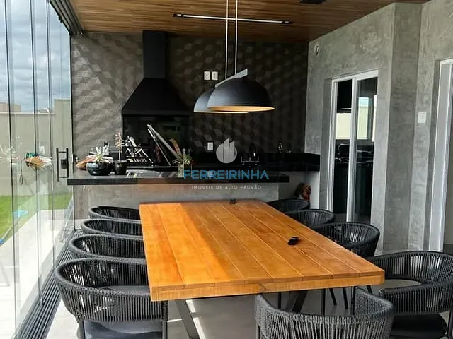 Casa com 525m² 4 quartos e 6 banheiros, à venda, no bairro Urbanova em São José dos Campos