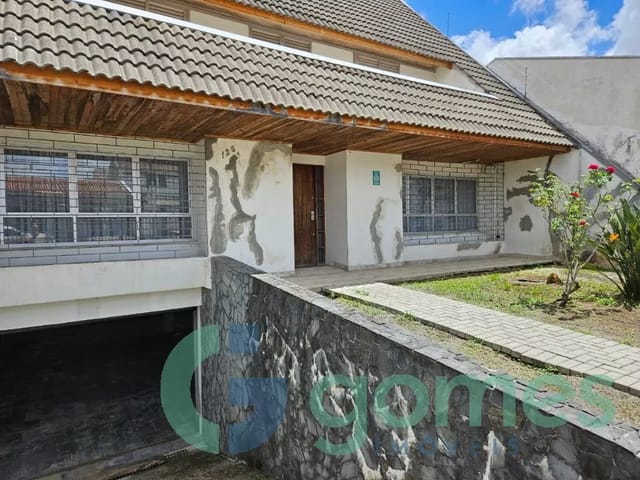 Casa com 360m² 5 quartos e 6 banheiros, à venda, no bairro Uberaba em Curitiba