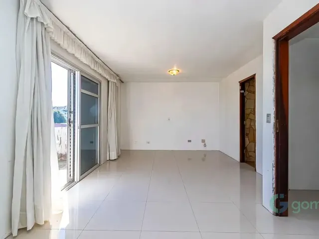 Casa com 360m² 5 quartos e 6 banheiros, à venda, no bairro Uberaba em Curitiba