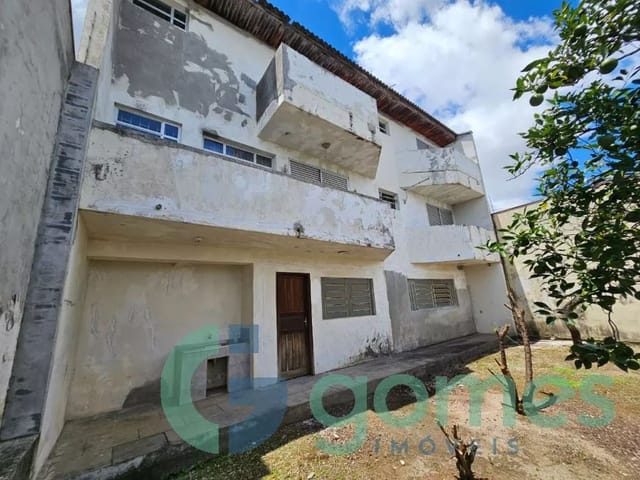 Casa com 360m² 5 quartos e 6 banheiros, à venda, no bairro Uberaba em Curitiba