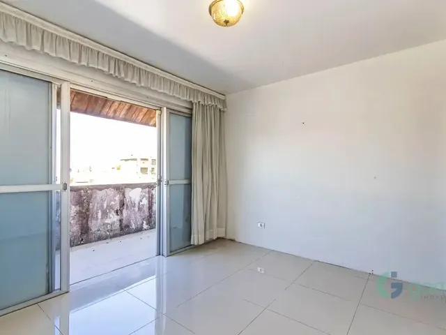 Casa com 360m² 5 quartos e 6 banheiros, à venda, no bairro Uberaba em Curitiba