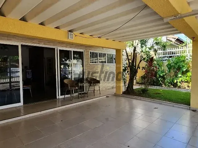 Casa com 300m² 5 quartos e 2 banheiros, à venda, no bairro Jardim Itanhaém em Itanhaém