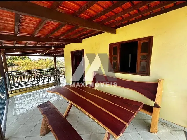 Casa com 548m² 2 quartos e 2 banheiros, à venda, no bairro Santa Tereza em Araçuaí
