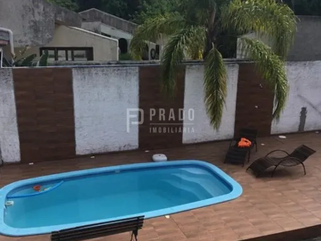 Casa 6 quartos e 3 banheiros, à venda, no bairro Laranjal em Pelotas