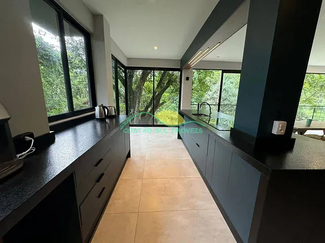 Casa com 890m² 3 quartos e 4 banheiros, para alugar, no bairro Campeche em Florianópolis