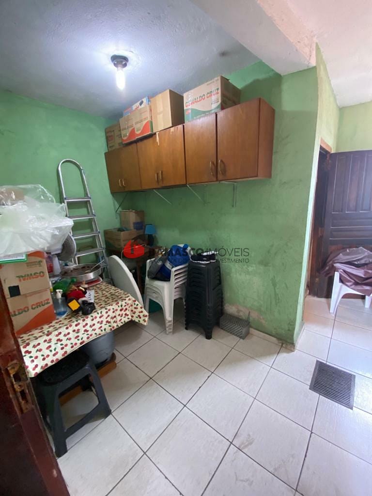 Casa à venda com 2 quartos, 170m² - Foto 13