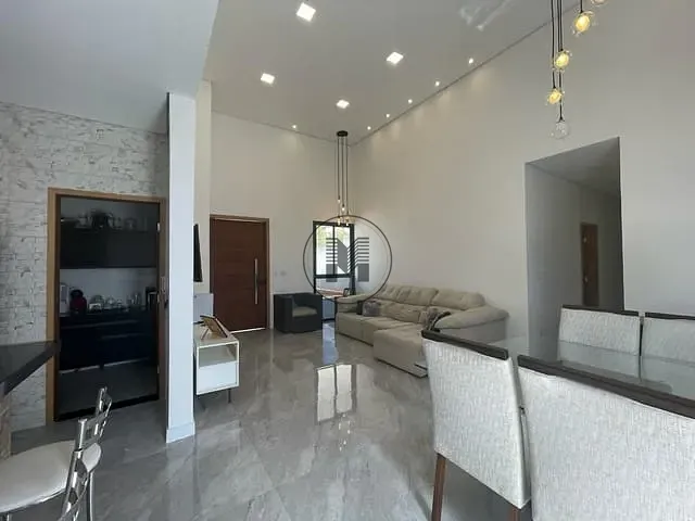 Casa com 490m² 3 quartos e 3 banheiros, à venda, no bairro Village Mantiqueira em Guaratinguetá