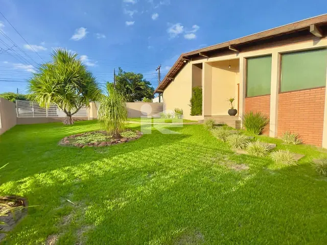 Casa com 1166m² 3 quartos e 3 banheiros, à venda, no bairro Centro em Rolândia