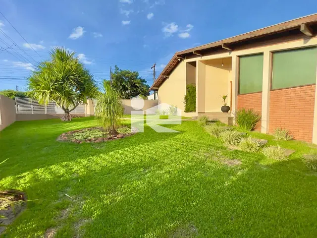 Casa com 1166m² 3 quartos e 3 banheiros, à venda, no bairro Centro em Rolândia