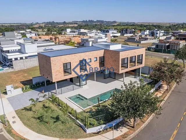 Casa com 540m² 4 quartos e 5 banheiros, à venda, no bairro Residencial Campo Camanducaia em Jaguariúna