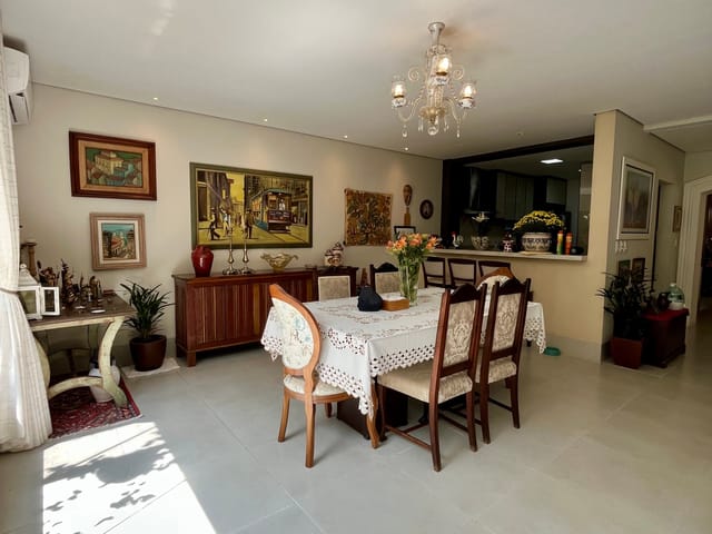 Casa com 250m² 3 quartos e 4 banheiros, à venda, no bairro Ribeirão do Lipa em Cuiabá