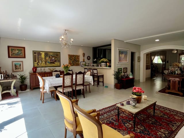 Casa com 250m² 3 quartos e 4 banheiros, à venda, no bairro Ribeirão do Lipa em Cuiabá
