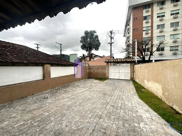 Casa 3 quartos e 1 banheiro, para alugar, no bairro Maravista em Niterói