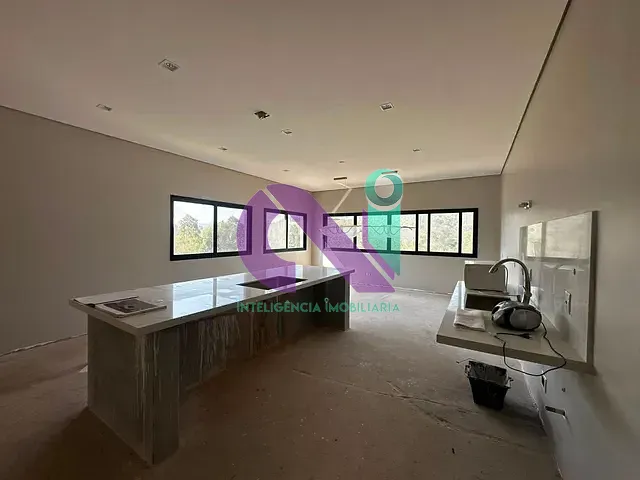 Casa com 420m² 4 quartos e 4 banheiros, à venda, no bairro Colinas da Anhangüera em Santana de Parnaíba