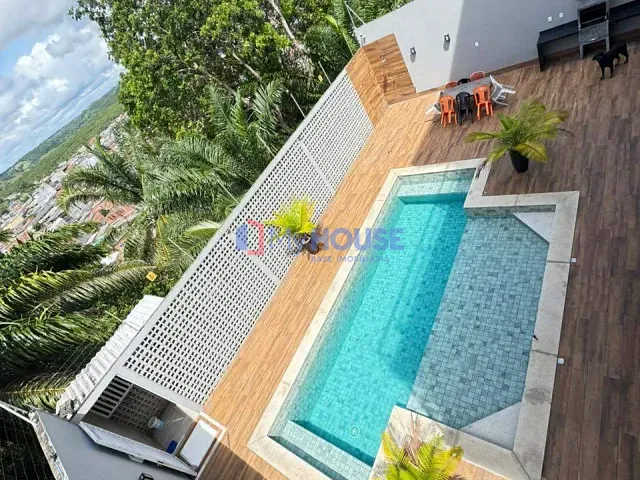 Casa com 450m² 5 quartos e 7 banheiros, à venda ou para alugar, no bairro Nossa Senhora da Vitória em Ilhéus