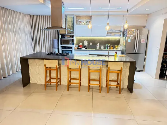 Casa com 450m² 5 quartos e 7 banheiros, à venda ou para alugar, no bairro Nossa Senhora da Vitória em Ilhéus