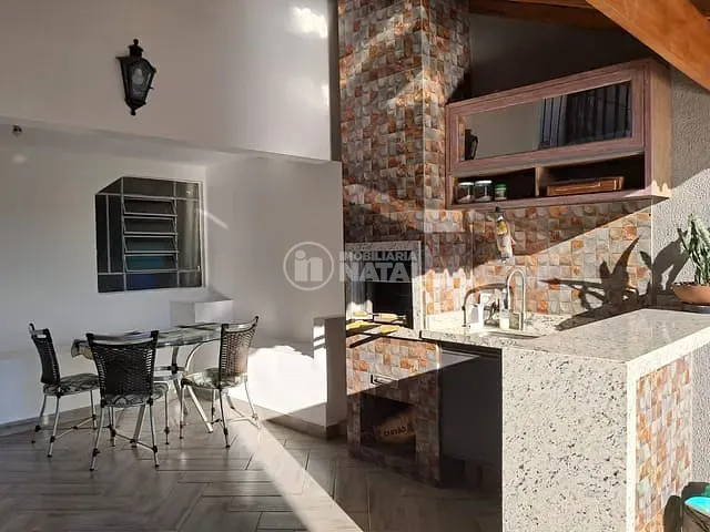 Casa com 360m² 3 quartos e 5 banheiros, à venda, no bairro Andrade em Londrina