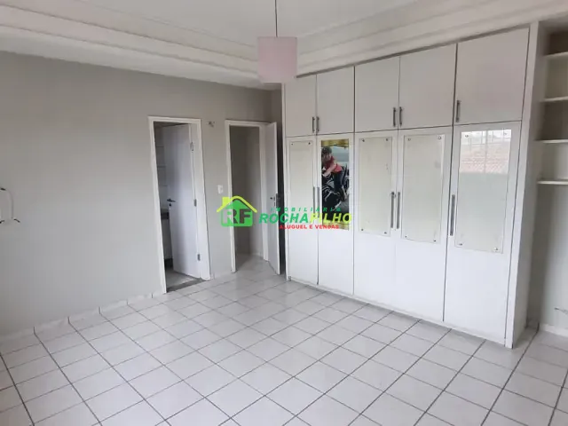 Casa com 600m² 5 quartos e 3 banheiros, à venda, no bairro Saci em Teresina