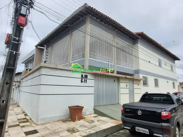 Casa com 600m² 5 quartos e 3 banheiros, à venda, no bairro Saci em Teresina