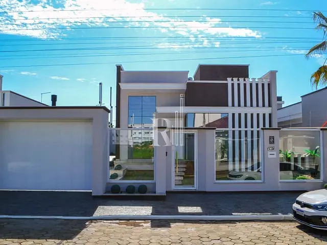 Casa 3 quartos e 3 banheiros, à venda, no bairro XV de Novembro em Tijucas