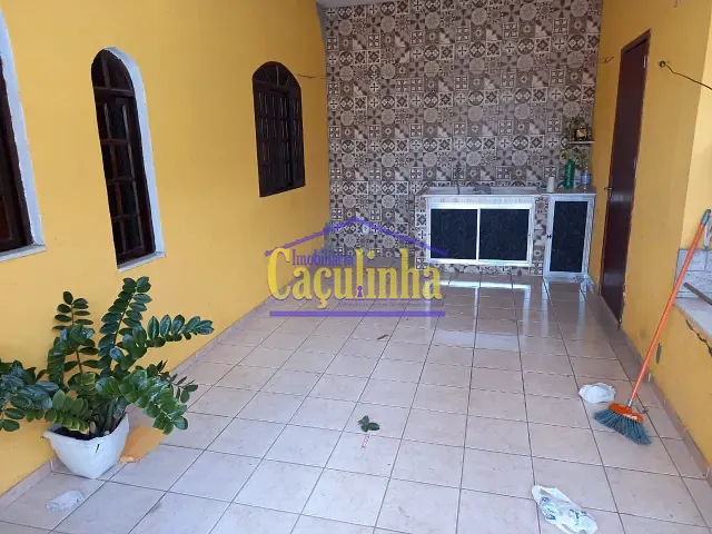 Casa com 400m² 2 quartos e 3 banheiros, à venda, no bairro Vila Helena em Barra do Piraí