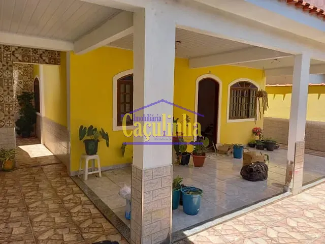 Casa com 400m² 2 quartos e 3 banheiros, à venda, no bairro Vila Helena em Barra do Piraí