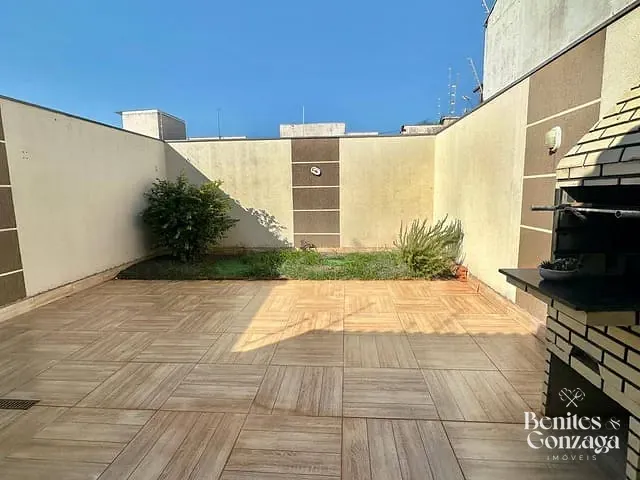 Casa 2 quartos e 1 banheiro, à venda, no bairro Jardim Madrid em Maringá