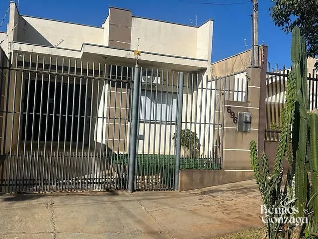 Casa 2 quartos e 1 banheiro, à venda, no bairro Jardim Madrid em Maringá