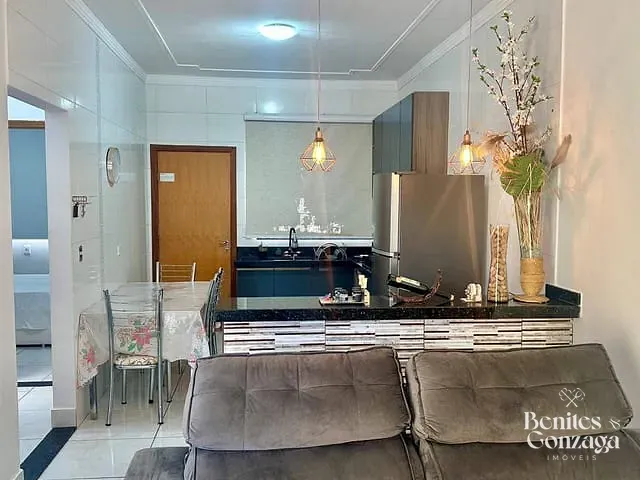 Casa 2 quartos e 1 banheiro, à venda, no bairro Jardim Madrid em Maringá