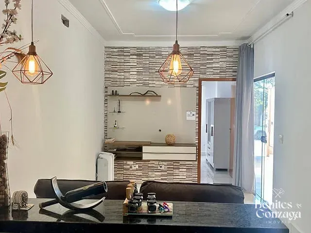 Casa 2 quartos e 1 banheiro, à venda, no bairro Jardim Madrid em Maringá