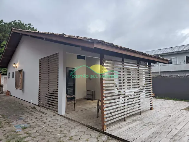 Casa 3 quartos e 2 banheiros, à venda, no bairro Morro das Pedras em Florianópolis
