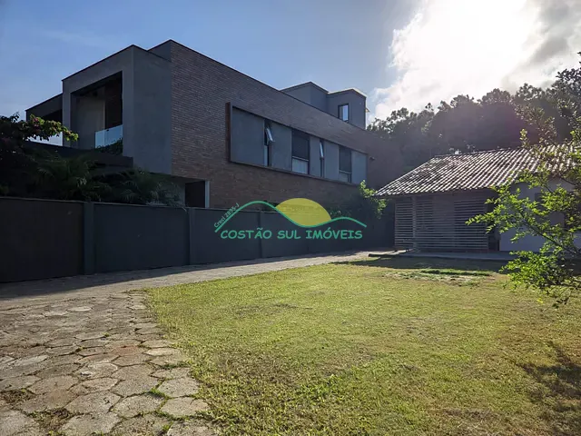 Casa 3 quartos e 2 banheiros, à venda, no bairro Morro das Pedras em Florianópolis