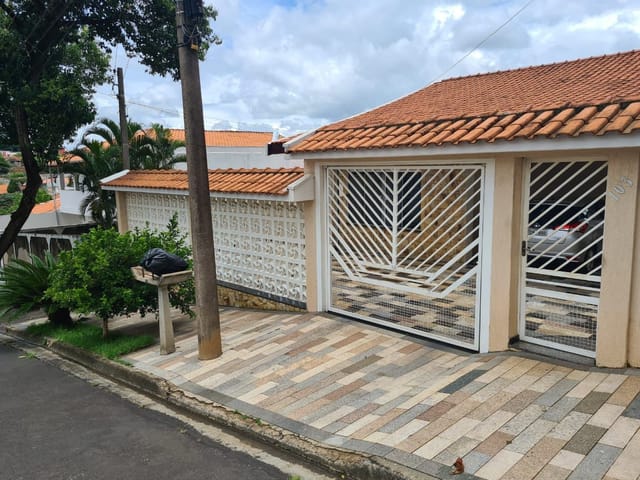 Casa com 300m² 3 quartos e 2 banheiros, à venda, no bairro Vila Bertini em Americana