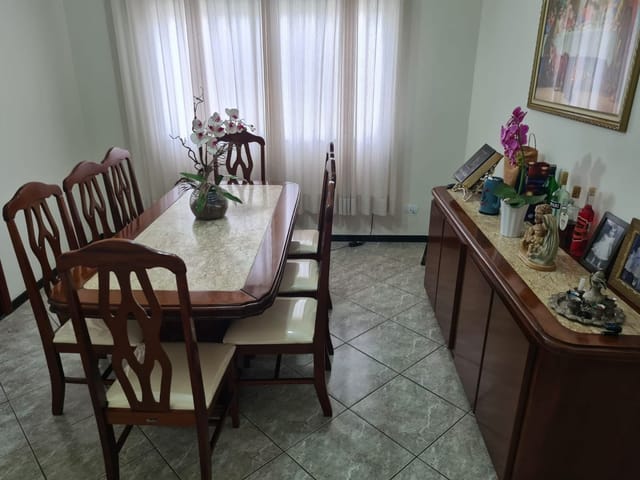 Casa com 300m² 3 quartos e 2 banheiros, à venda, no bairro Vila Bertini em Americana