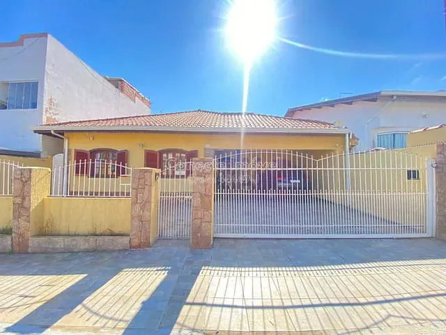 Casa 3 quartos e 3 banheiros, à venda, no bairro Morada das Flores em Holambra
