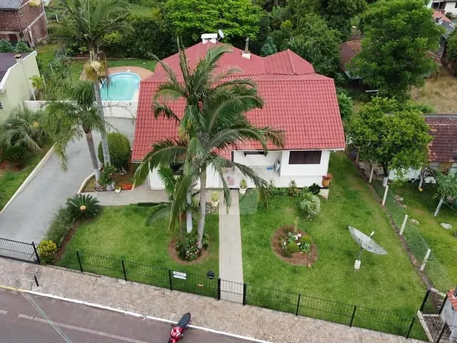 Casa com 273m² 3 quartos e 3 banheiros, à venda, no bairro Centro Administrativo em Teutônia