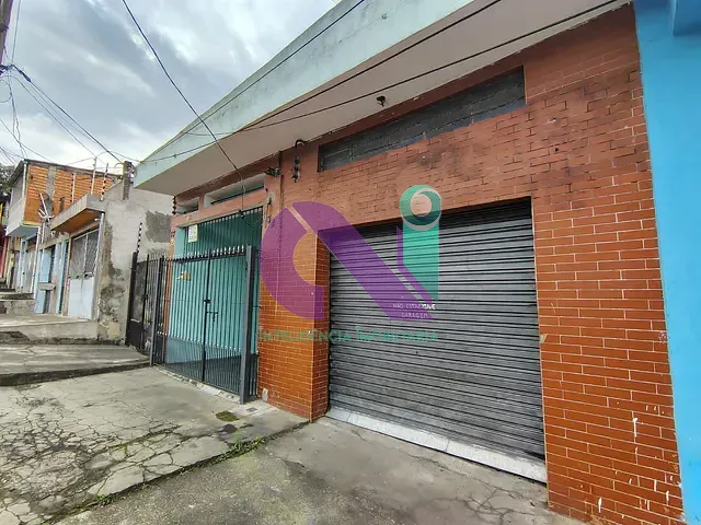 Casa com 250m² 3 quartos e 2 banheiros, à venda, no bairro Padroeira em Osasco
