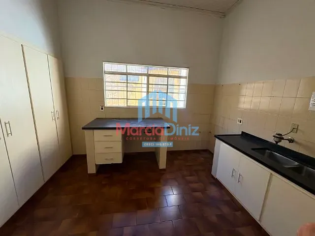 Casa com 416m² 3 quartos e 2 banheiros, à venda, no bairro Centro em Ituverava