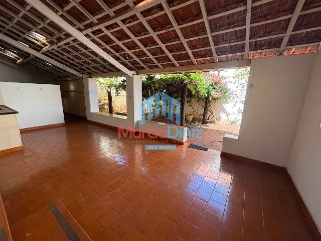 Casa com 416m² 3 quartos e 2 banheiros, à venda, no bairro Centro em Ituverava