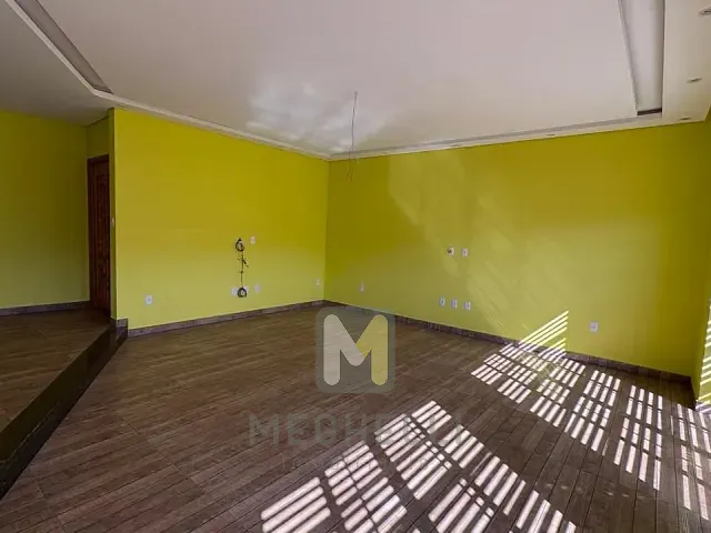 Casa com 1802m² 3 quartos e 6 banheiros, à venda, no bairro Centro em Serrana