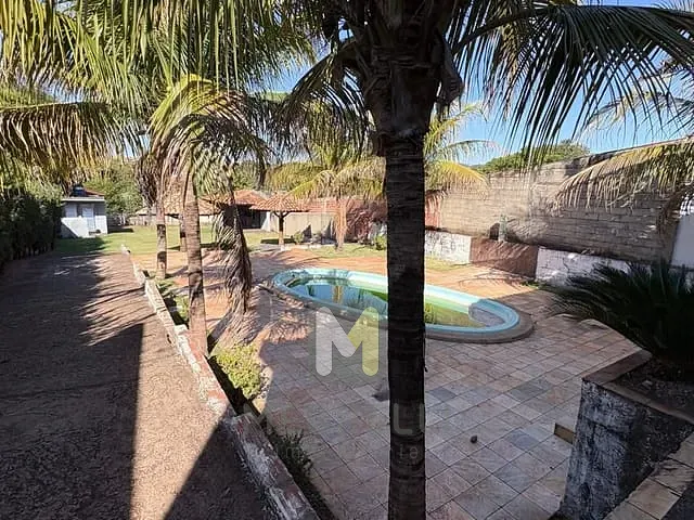 Casa com 1802m² 3 quartos e 6 banheiros, à venda, no bairro Centro em Serrana