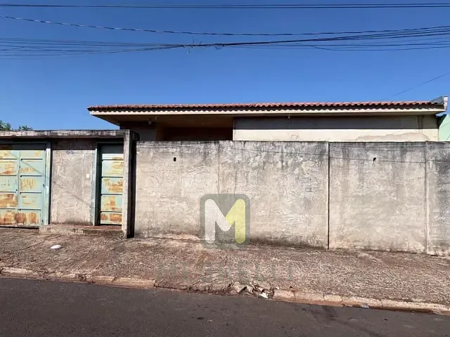 Casa com 1802m² 3 quartos e 6 banheiros, à venda, no bairro Centro em Serrana