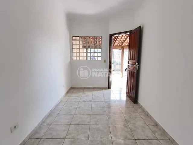 Casa com 125m² 3 quartos e 1 banheiro, para alugar, no bairro Califórnia em Londrina
