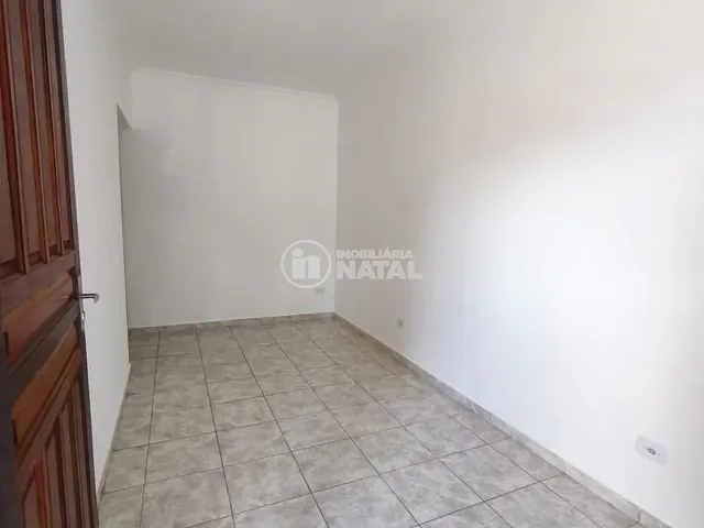 Casa com 125m² 3 quartos e 1 banheiro, para alugar, no bairro Califórnia em Londrina
